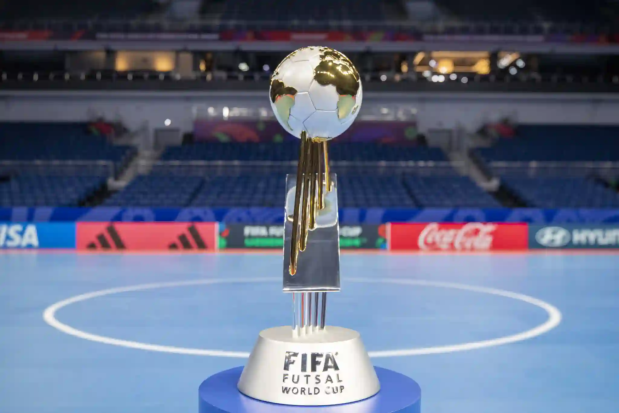 Troféu para o campeão da copa do mundo de futsal. Foto: FIFA