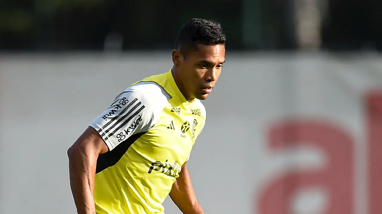 Zagueiro? Alex Sandro pode ser a novidade na escalação do Flamengo - confira