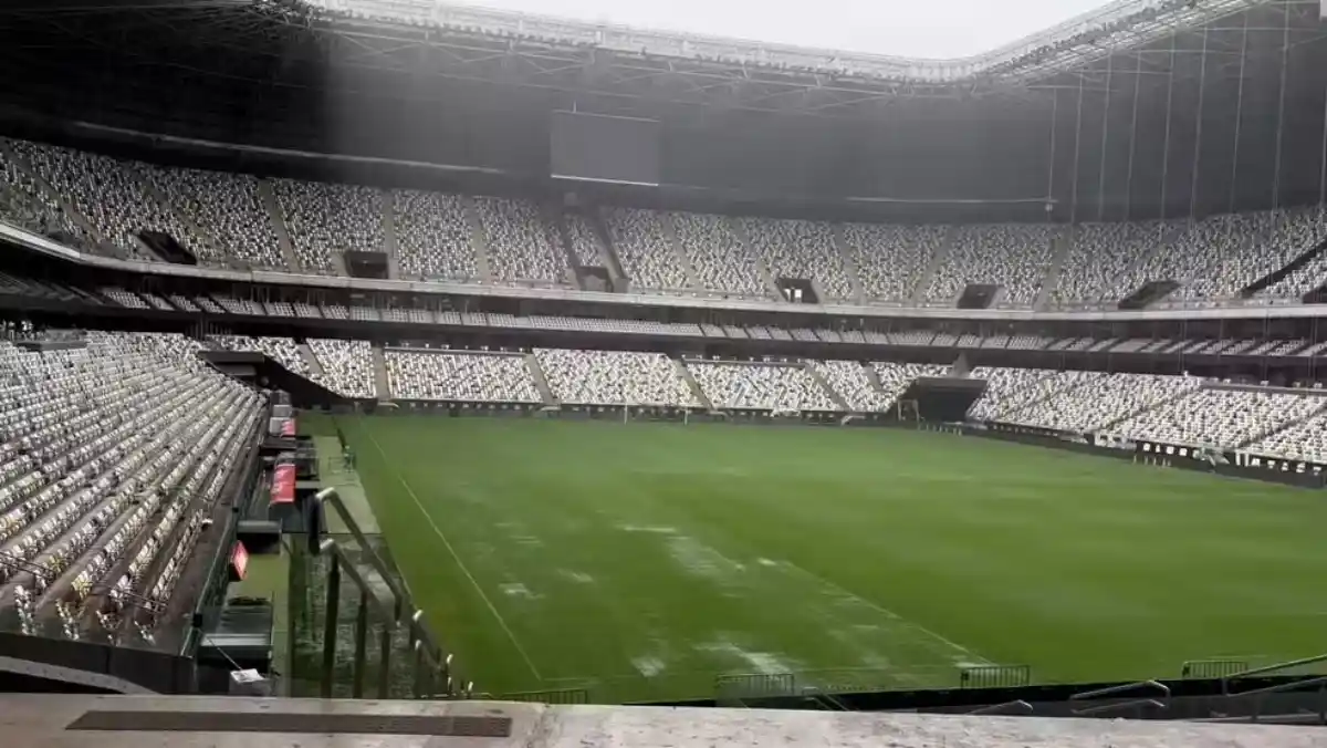 Arena MRV has a drainage problem on the pitch before the duel between Flamengo and Atlético-MG