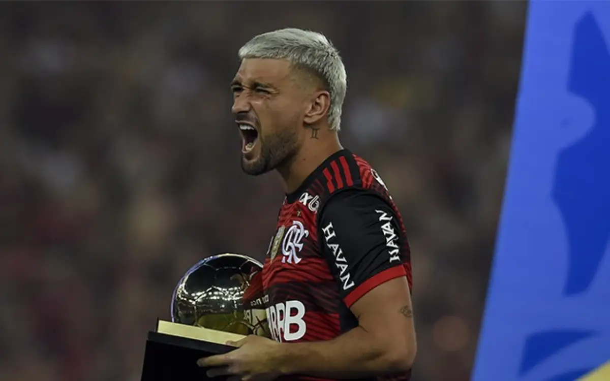 Arrascaeta recebe prêmio de melhor jogador da Copa do Brasil de 2022 - Foto: Marcelo Cortes/Flamengo