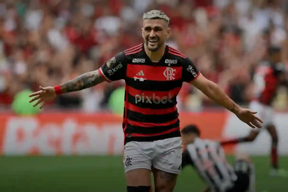 O camisa 14 revela o carinho pelo número do Flamengo histórico ( Foto / CRF ) 