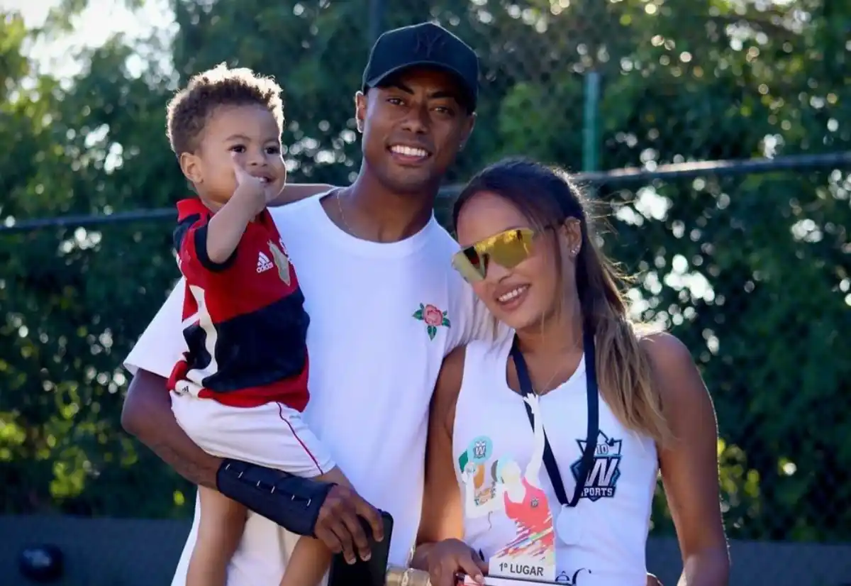 Bruno Henrique e Gisellen Ramalho após vencer torneio de Beach Tennis - Foto: Reprodução/Instagram