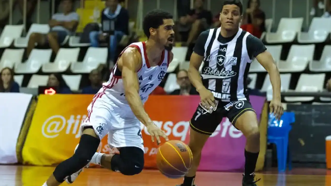  Flamengo vence Botafogo no NBB com destaque para Lucas Siewert - foto: Flabasquete