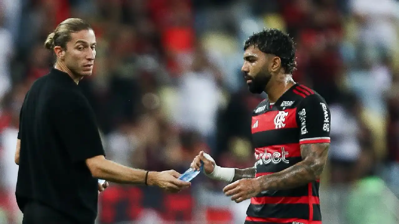 Filipe Luís e Gabigol se reconciliam em comemoração após gol decisivo do atacante - foto: Flamengo