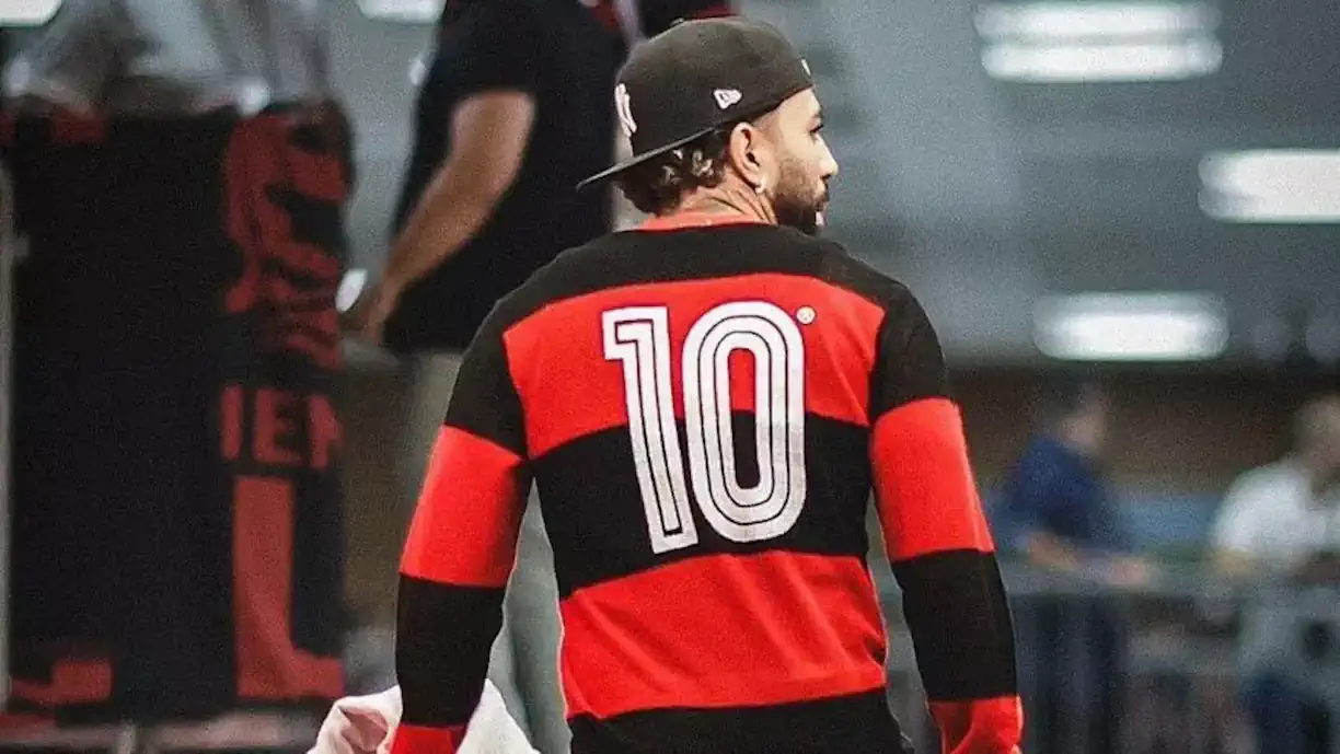 Gabigol publica fotos com camisa do Flamengo e menciona Zico