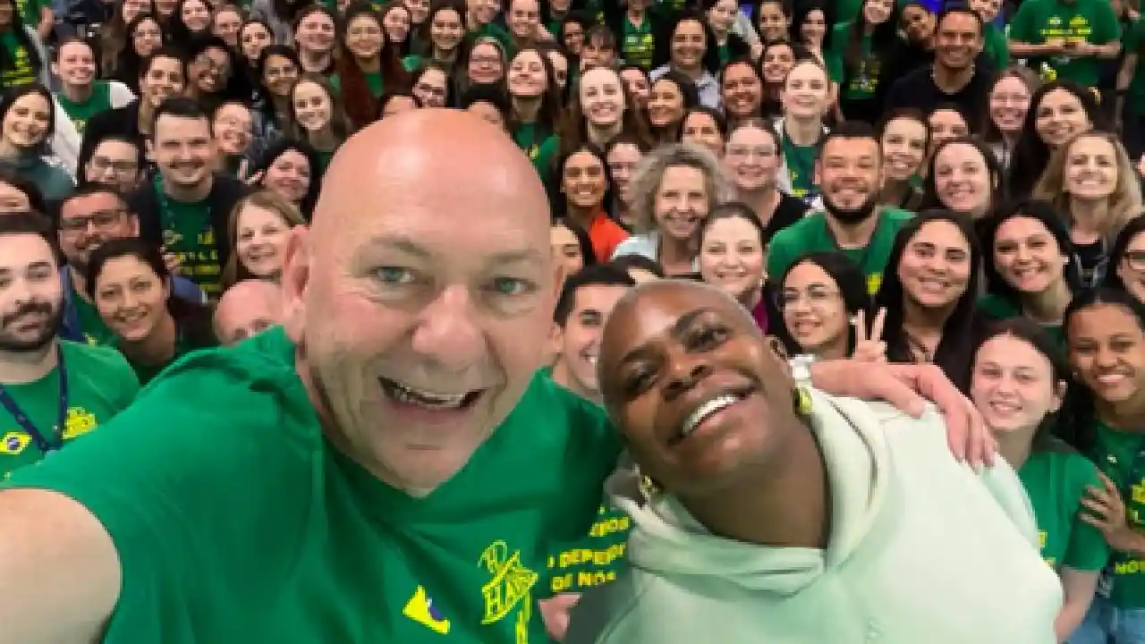 Jojo Todynho visita a sede da Havan e celebra contrato para campanha de Black Friday - foto: reprodução