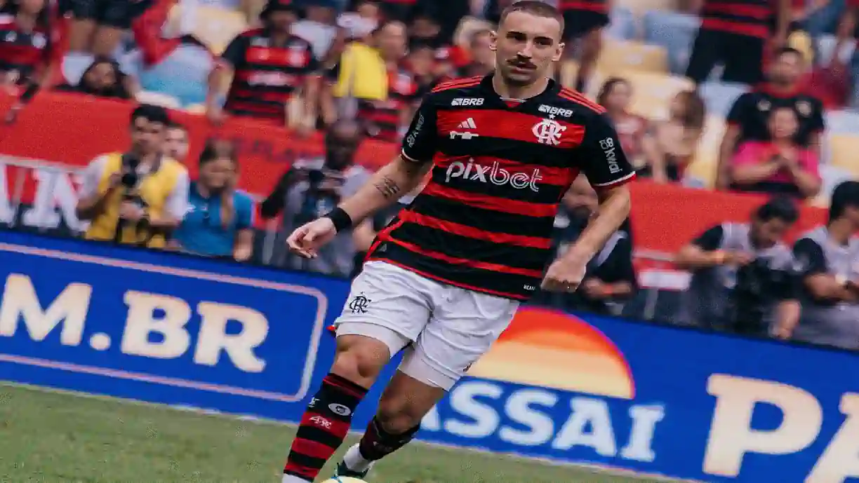 Filipe Luís manda recado a Léo Ortiz (Reprodução/ Flamengo0