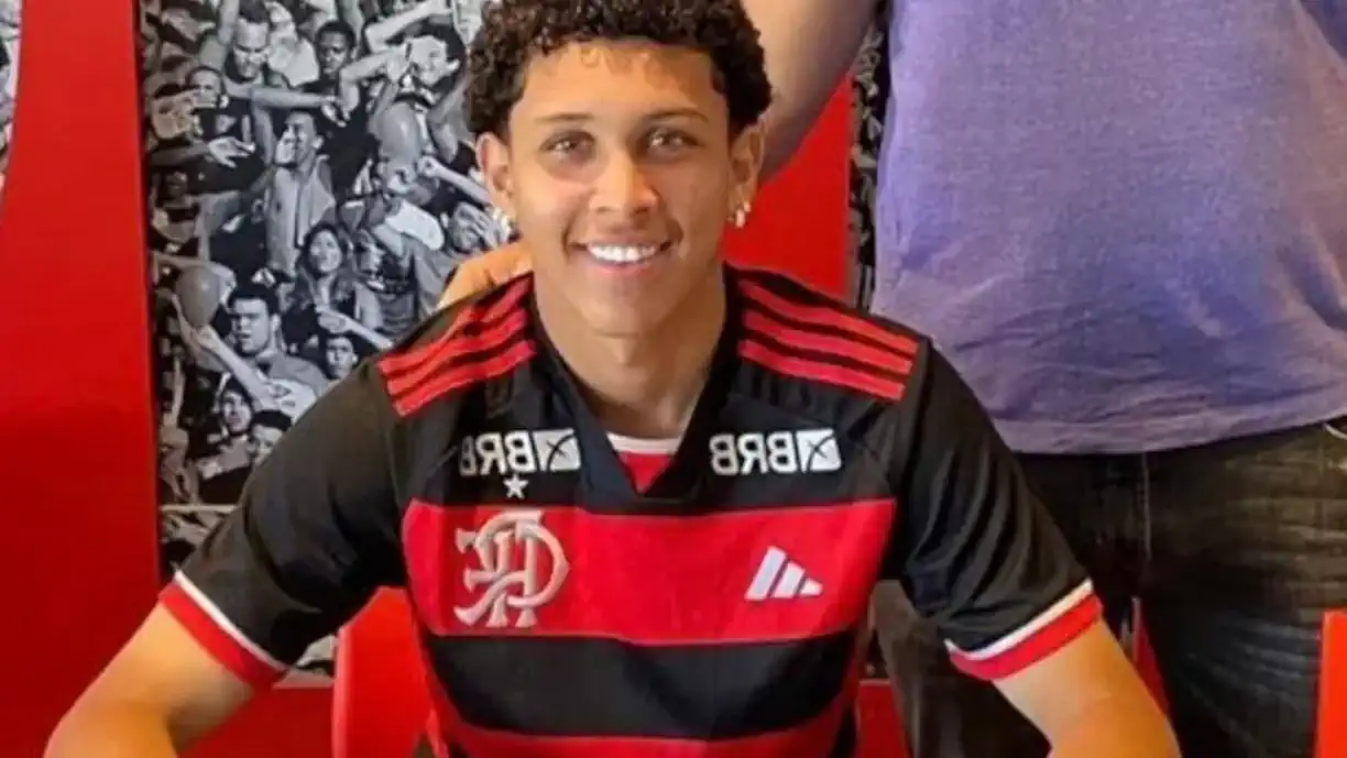 Flamengo renova contrato com joia da base (Reprodução/ Flamengo)