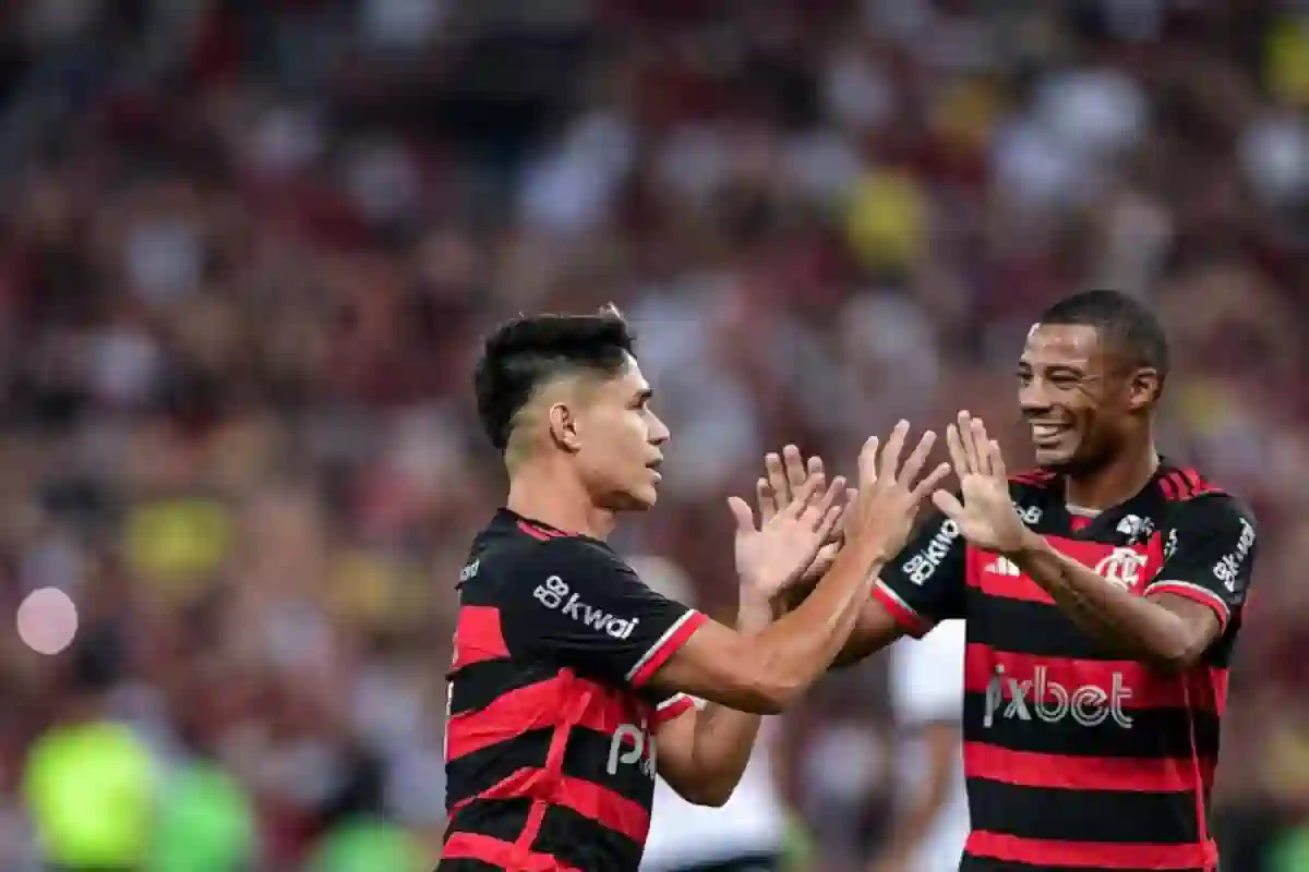  Luiz Araújo comemora gol decisivo pelo Flamengo. O atacante pode ser titular no clássico contra o Fluminense. ( Foto/ Flamengo ) 