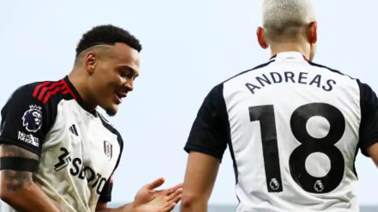 Rodrigo Muniz e Andreas Pereira entram em campo pelo Fulham contra o Leicester - Foto: Reprodução