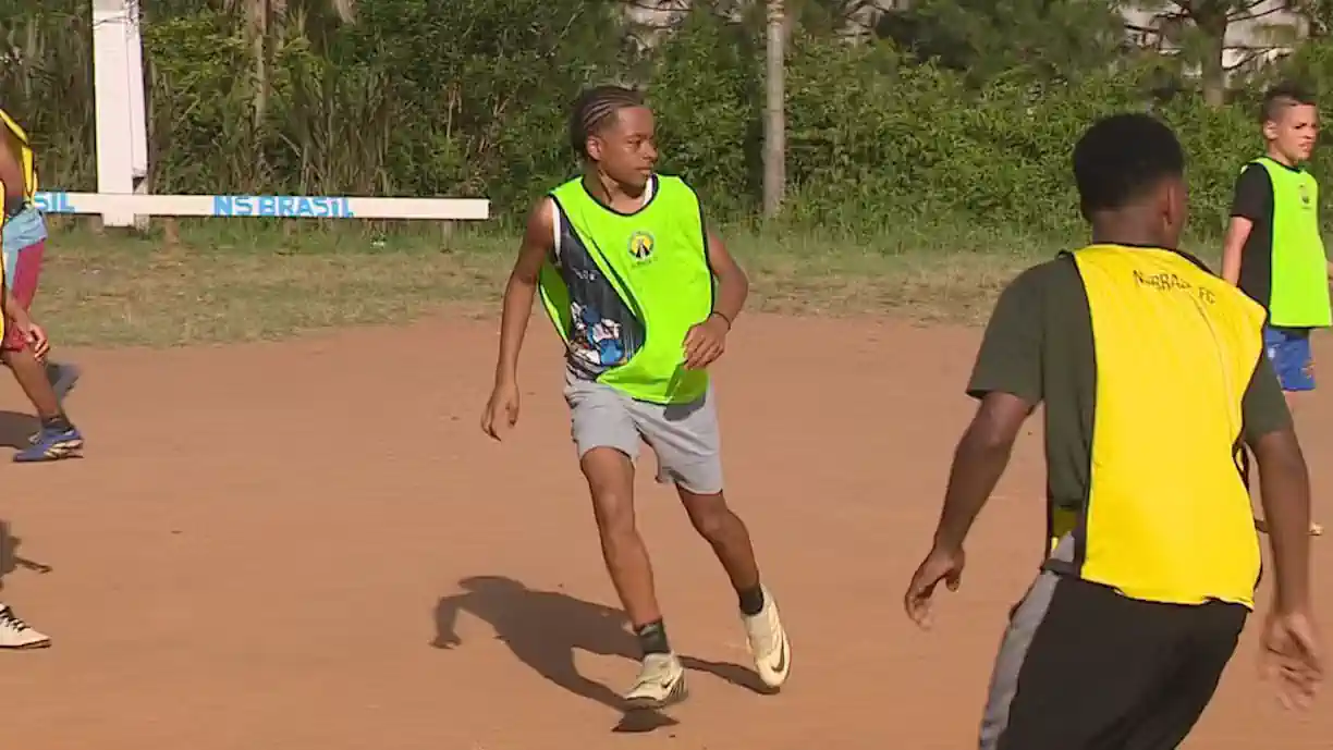 Conheça jovem que Gerson prometeu realizar sonho no Flamengo (Foto: Aryel Martins/ RBS TV)