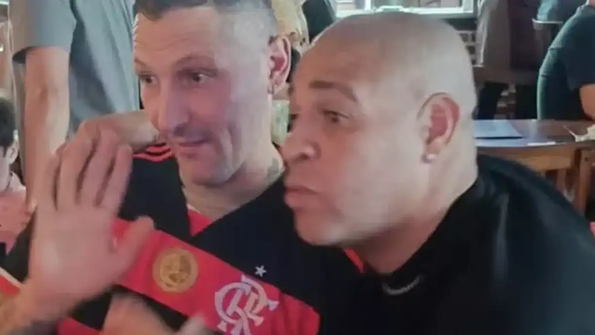 Adriano almoça com Matezazzi, que veste camisa do Flamengo em churrascaria