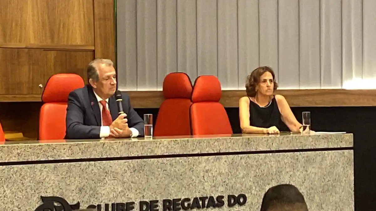 Apenas protocolar! BAP oficializa Boto e garante Filipe Luís como treinador para 2025