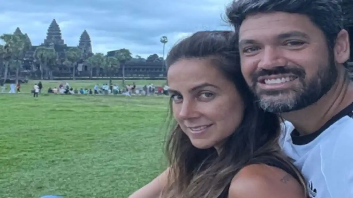 Carol Barcellos e Marcelo Courrege aparecem usando alianças iguais (Reprodução/ Instagram)