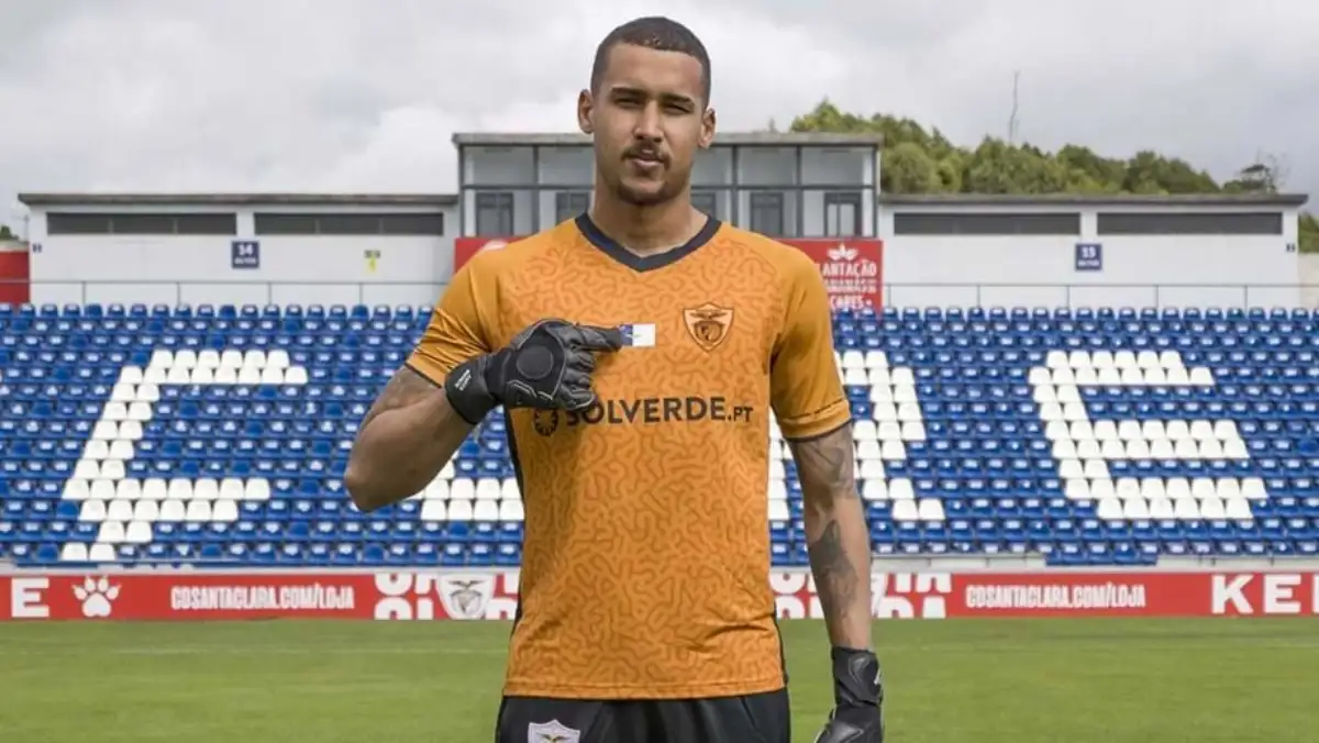 Cria do Flamengo Gabriel Batista se destaca no Santa Clara, de Portugal - Foto: Reprodução/Santa Clara