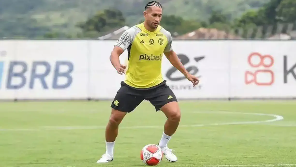 O zagueiro pode ter novas oportunidades no Carioca 2025 ( Foto: Flamengo ) 