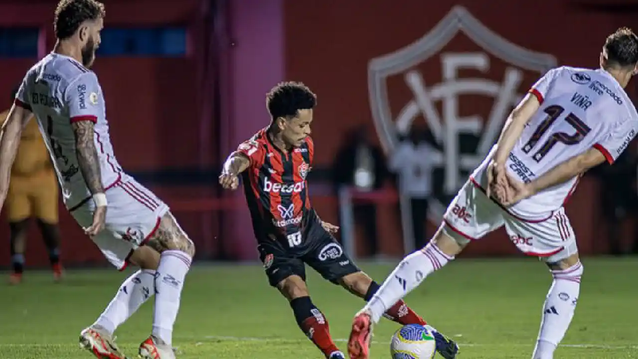 Flamengo x Vitória se enfrentam pelo Brasileirão - foto: reprodução