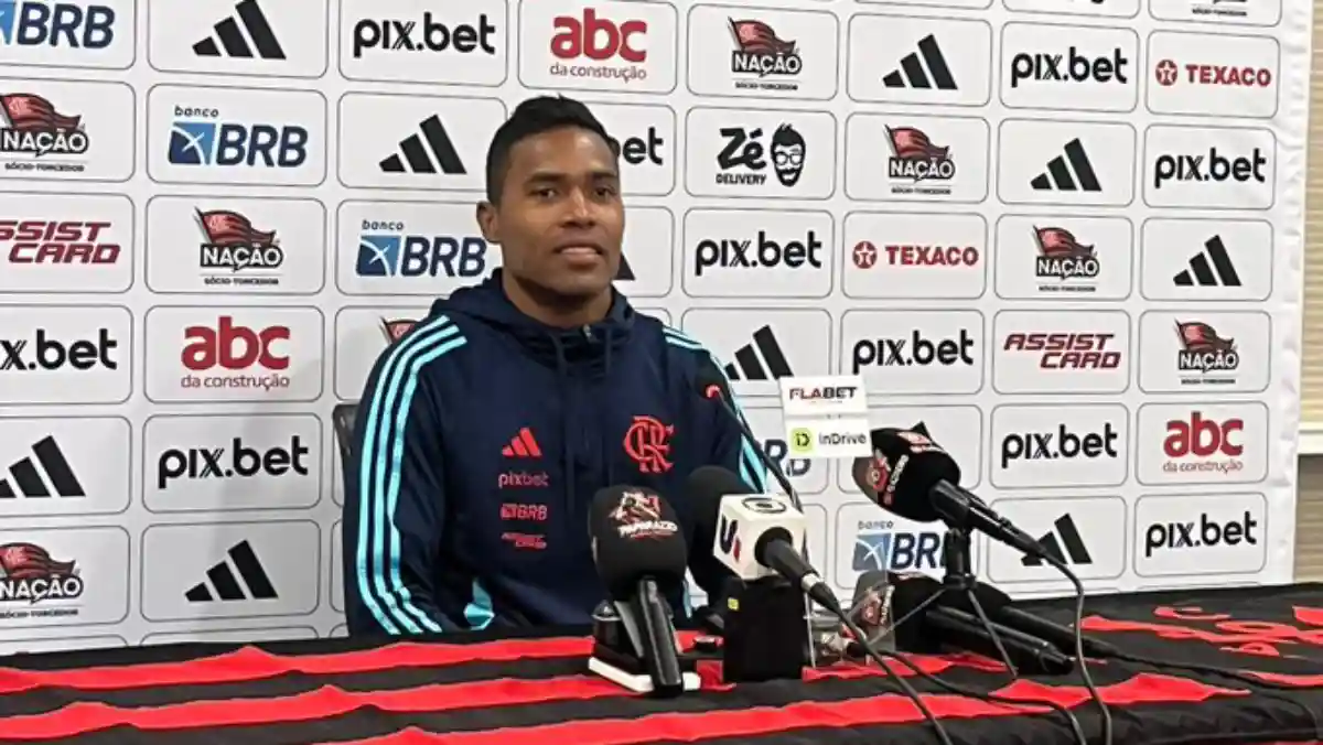 Lateral do Flamengo, Alex Sandro faz duras críticas aos gramados brasileiros nos campeonatos