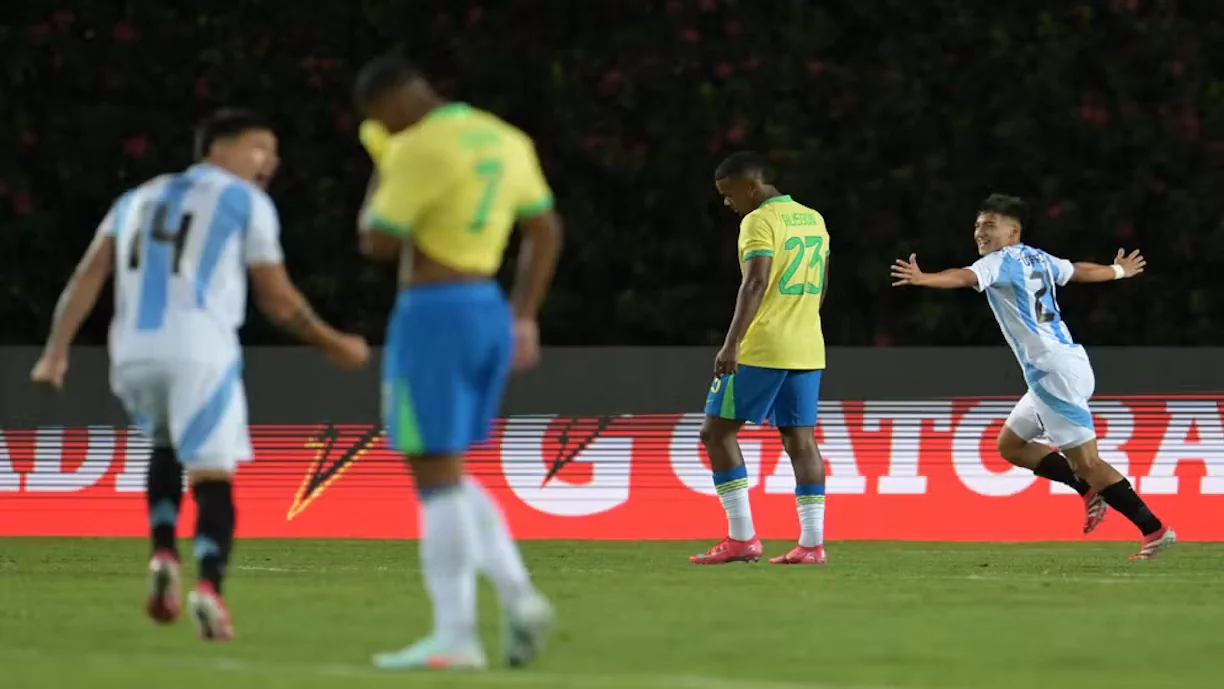  Brasil leva goleada histórica da Argentina (Reprodução: JUAN BARRETO / AFP)