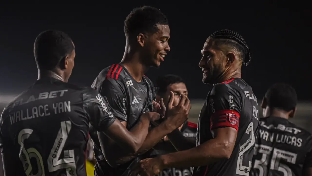 Carlinhos brilha na goleada do Flamengo sobre o Bangu por 5 a 0 no Castelão - foto: reprodução