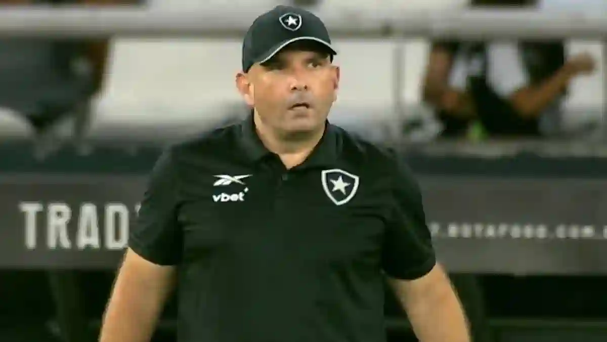 Técnico interino do Botafogo fala sobre a Supercopa contra o Flamengo após vencer o Flu