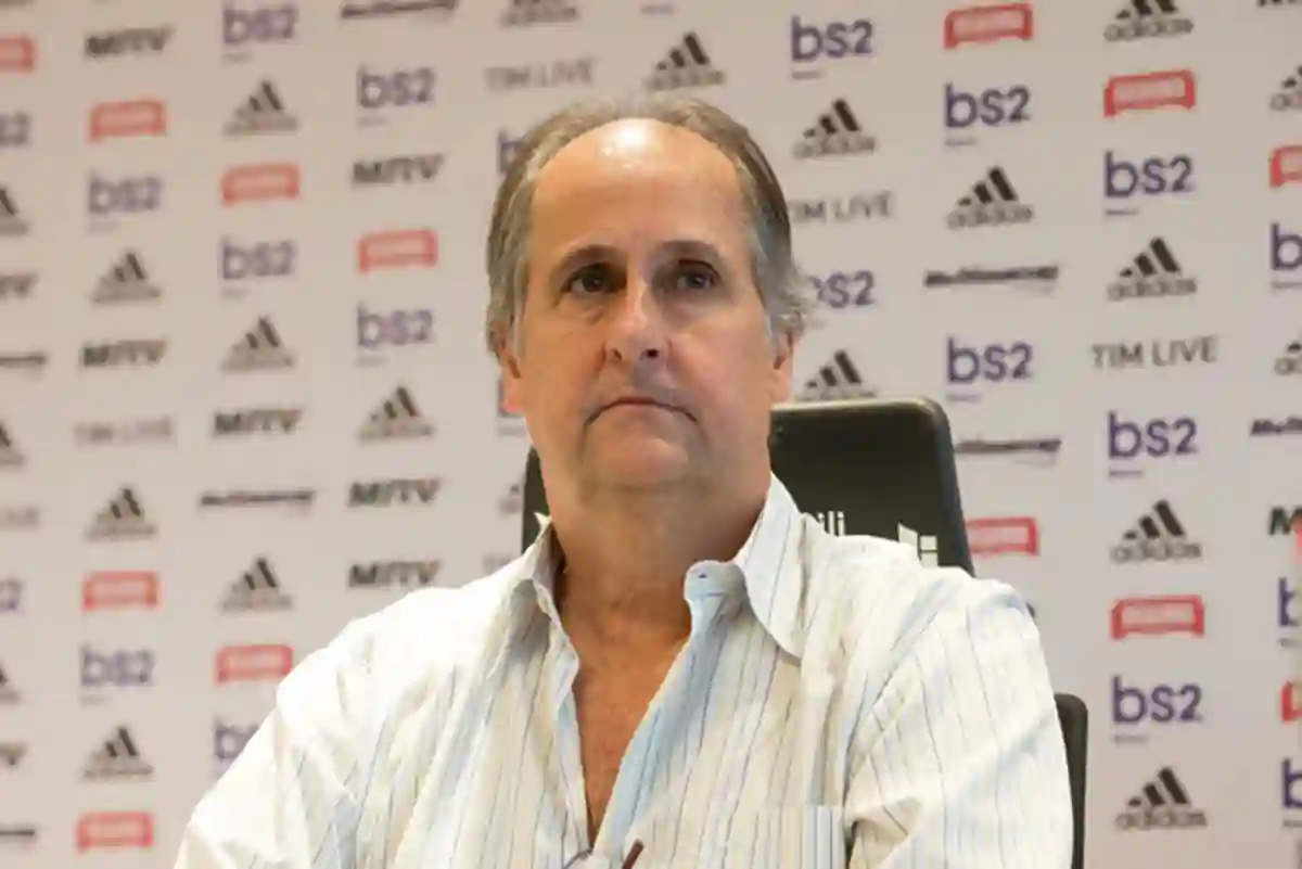 Carlos Noval toma primeira decisão no Flamengo - Foto: Alexandre Vidal/Flamengo