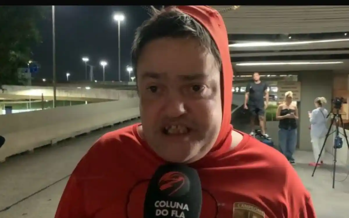 Danilo se esquiva no aeroporto e revolta torcedores do Flamengo