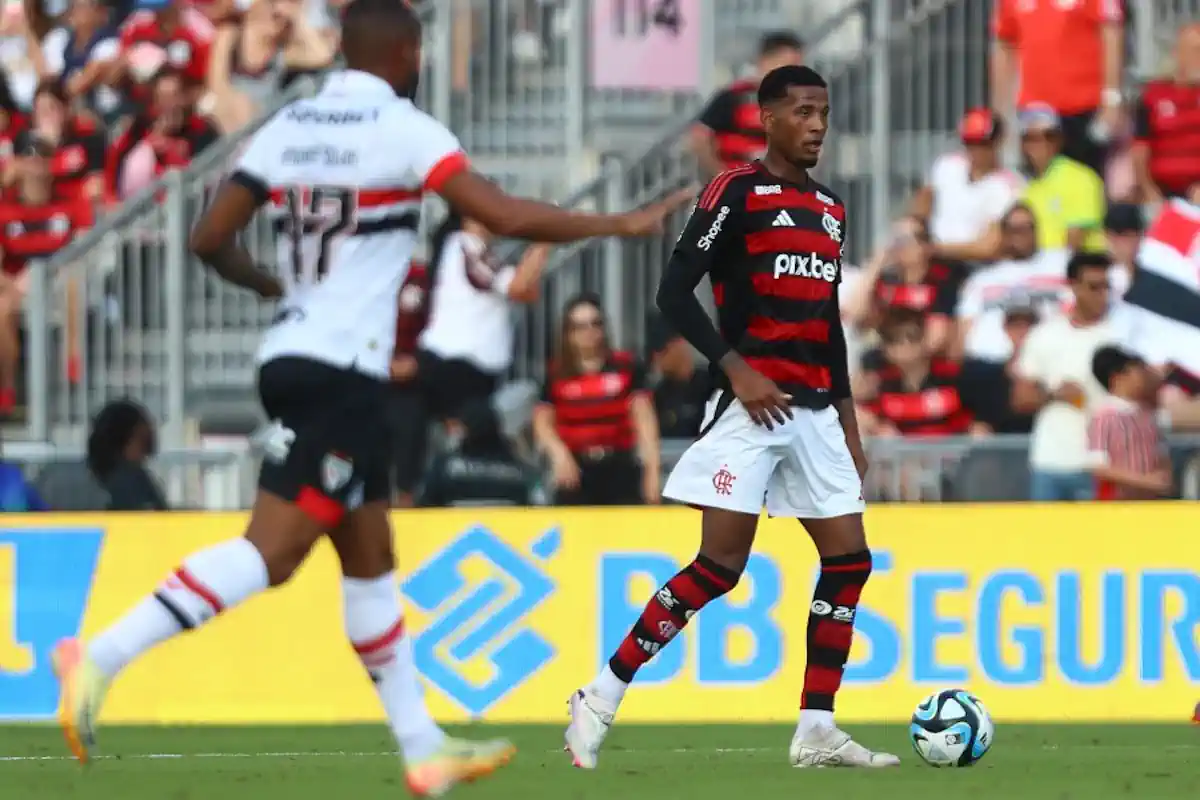 Zagueiro do Flamengo é sondado por clubes europeus após recusar proposta de renovação com o Rubro-Negro (Reprodução/ Flamengo)