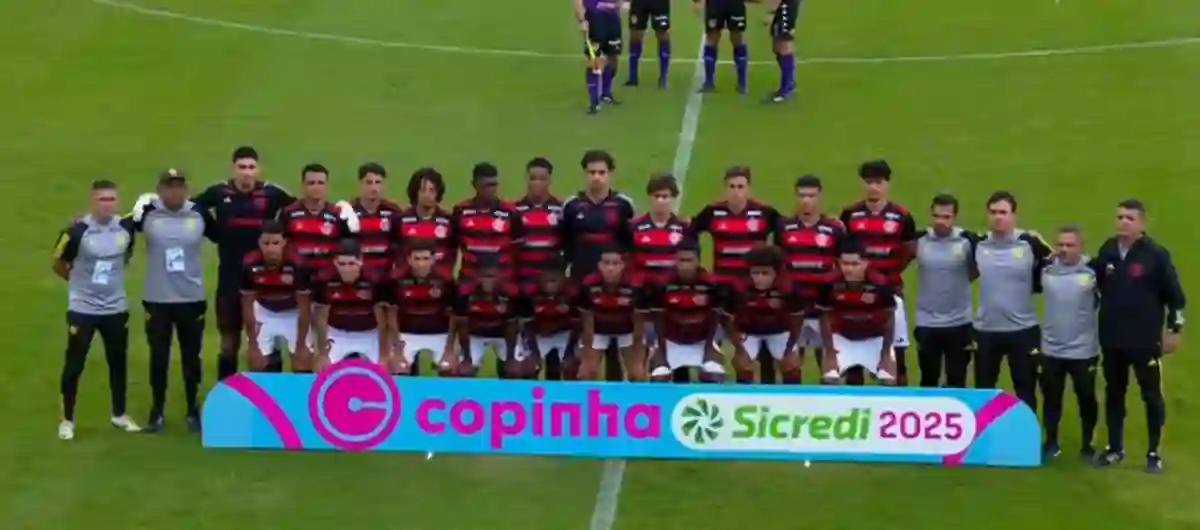 O Flamengo entra em campo às 17h ( Foto / Caze Tv ) 