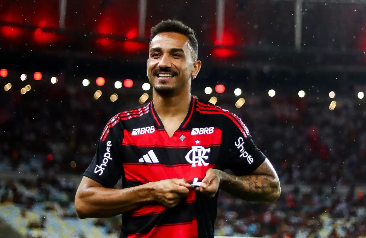 Danilo destaca a grandeza do Flamengo em sua apresentação no Maracanã ( Foto: Flamengo ) 