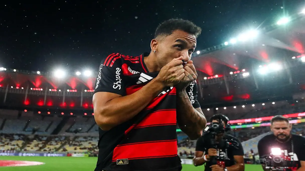 Danilo deve tomar vaga de Léo Pereira no Flamengo, afirma jornalista