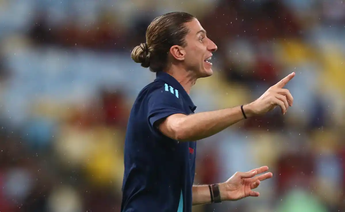 Filipe Luís se destaca no comando do Flamengo e recebe elogios de ex-jogadores pelo seu estilo de jogo inovador. ( Foto: Flamengo)