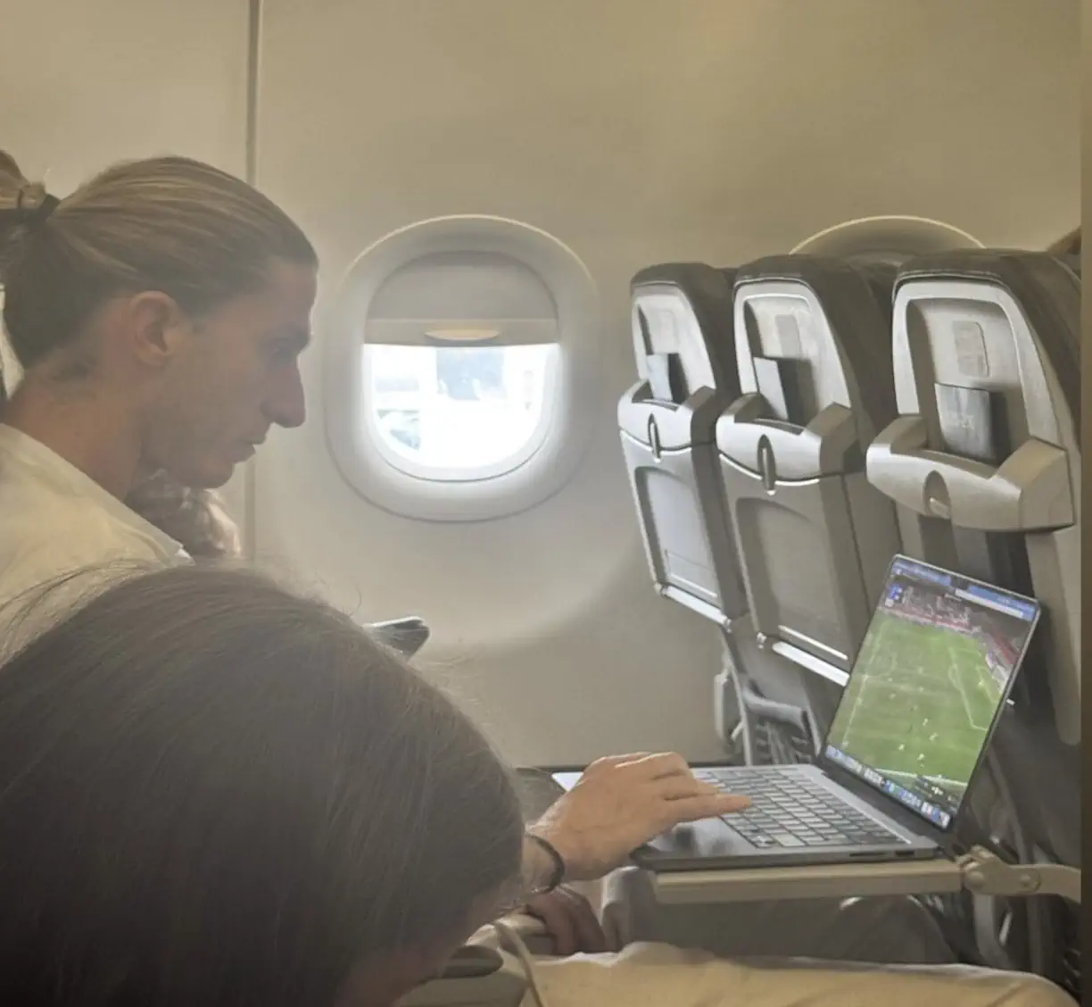 Filipe Luís é flagrado estudando táticas em meio às férias no Flamengo (Foto: Reprodução)