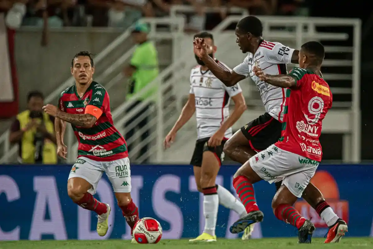 Flamengo encara a Portuguesa-RJ no Parque do Sabiá, em Ubelândia - Foto: Reprodução