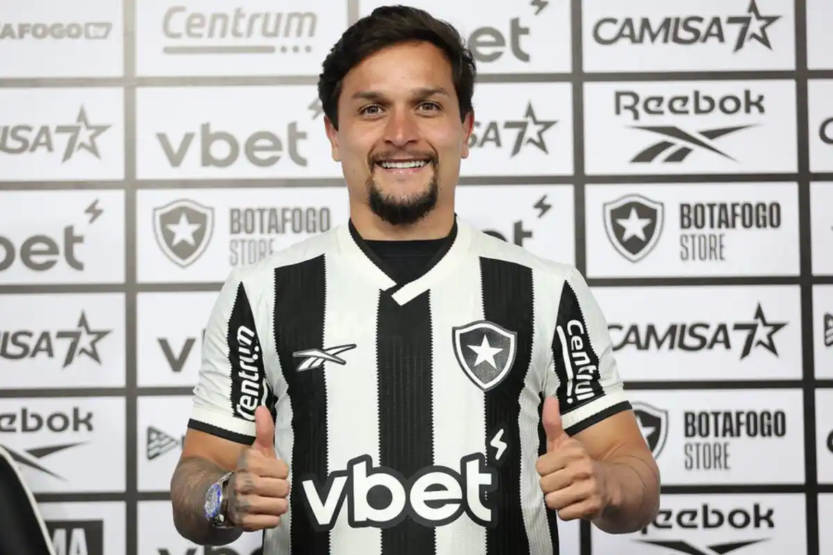 Artur é um dos desfalques do Botafogo para o clássico desta quarta-feira contra o Flamengo - Foto: Reprodução/Botafogo