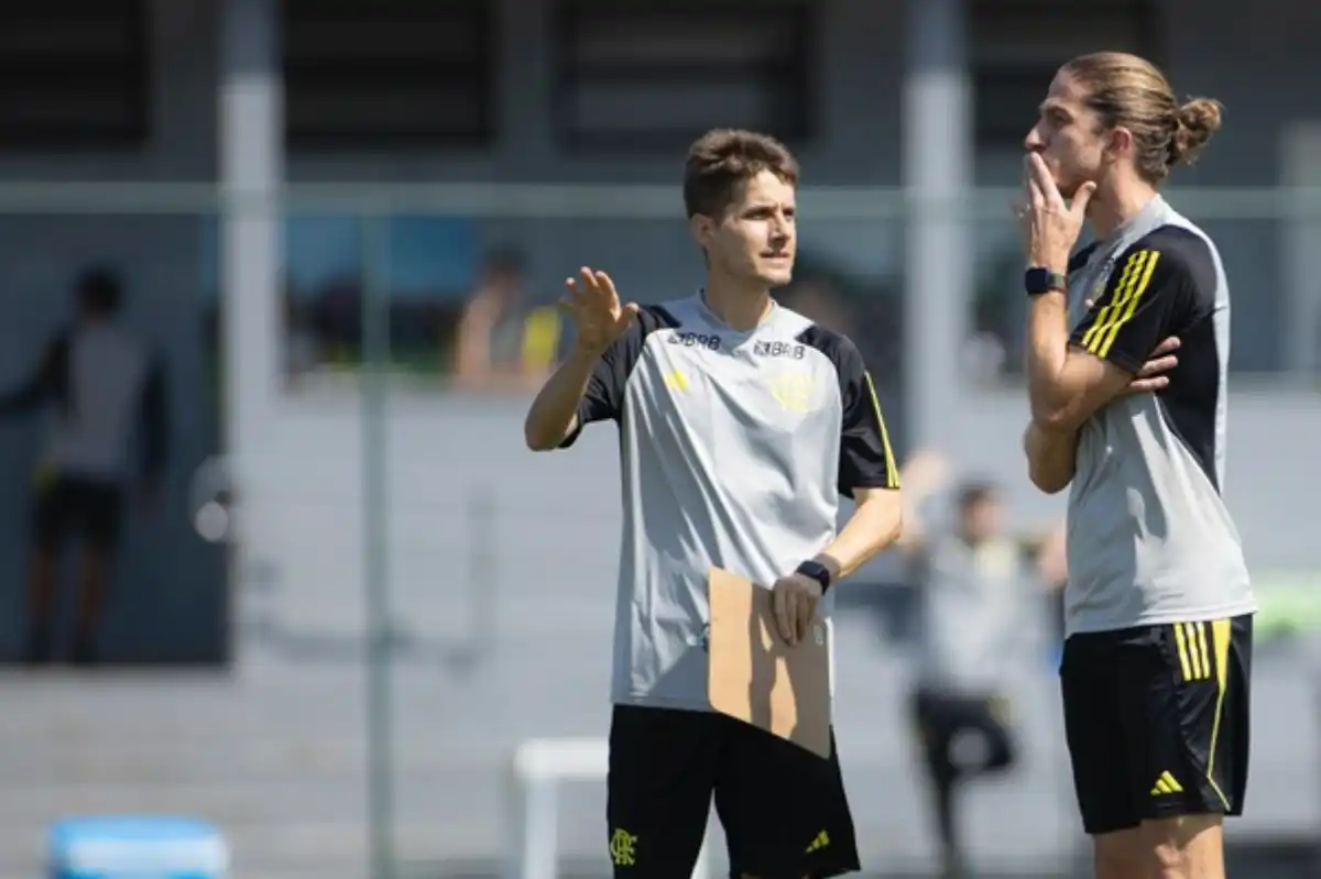 O braço direito e auxiliar do Flamengo tem projetos com Filipe Luis ( Foto: Flamengo ) 