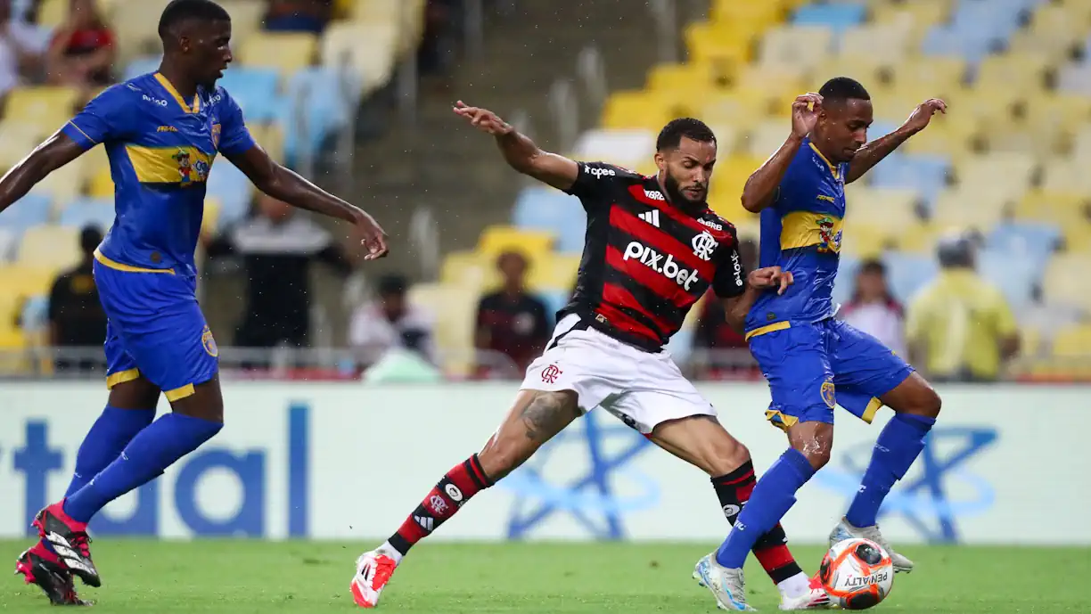 Juninho se torna "joia" para Filipe Luis em tempos de testes para temporada do Flamengo