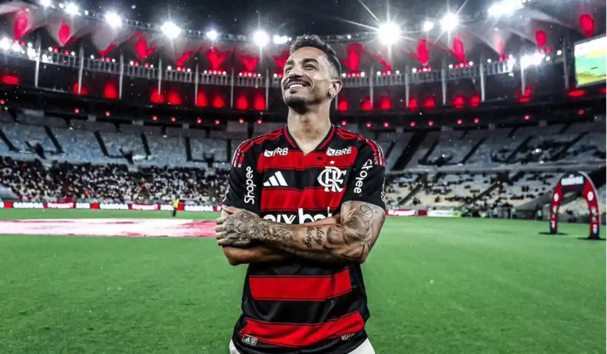 e: Danilo é regularizado pelo Flamengo e viaja com o elenco para a Supercopa do Brasil contra o Botafogo.( Foto :Reprodução )