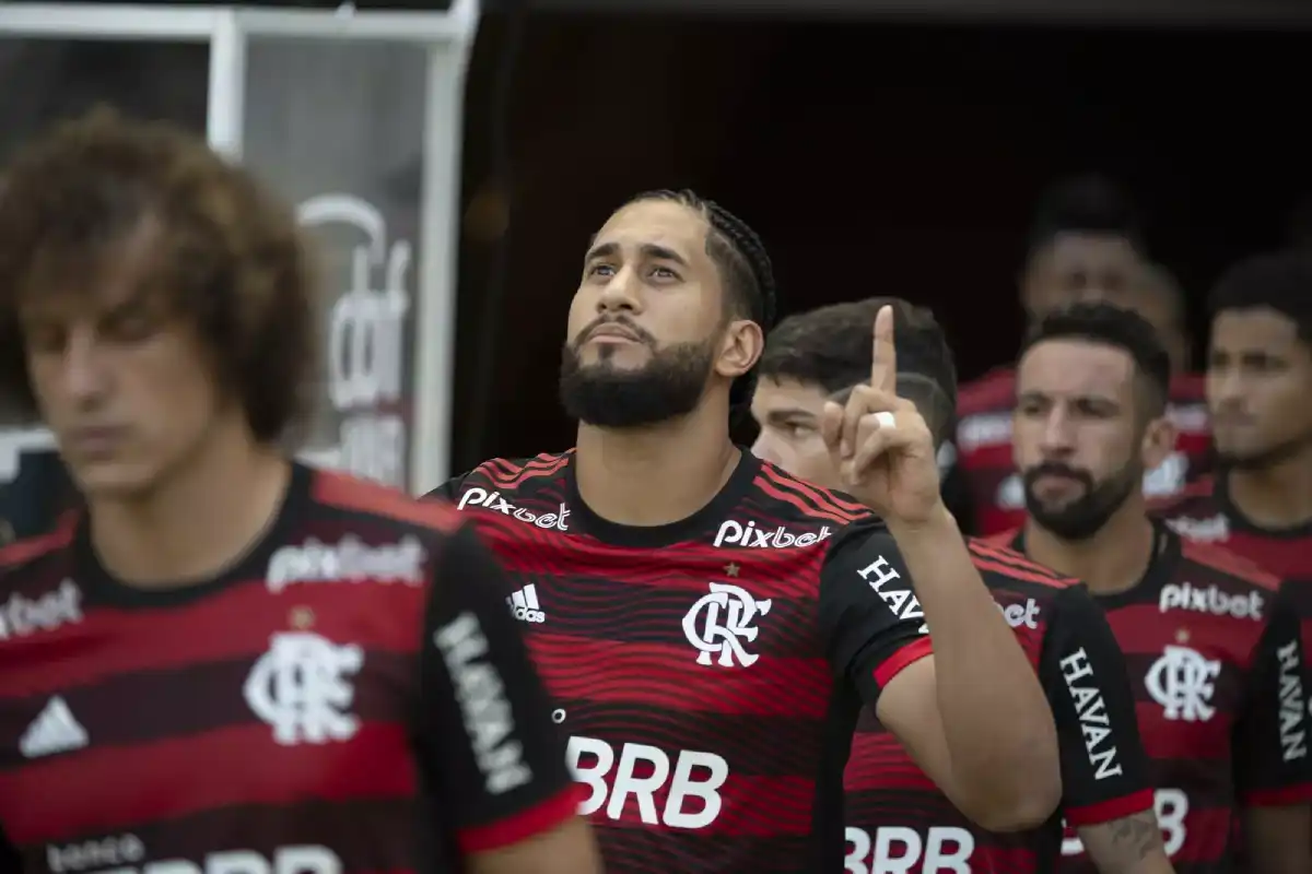 Pablo, zagueiro do Flamengo, alega que o Botafogo, clube de John Textor, ainda não depositou o seu FGTS  ( Reprodução/ Flamengo)