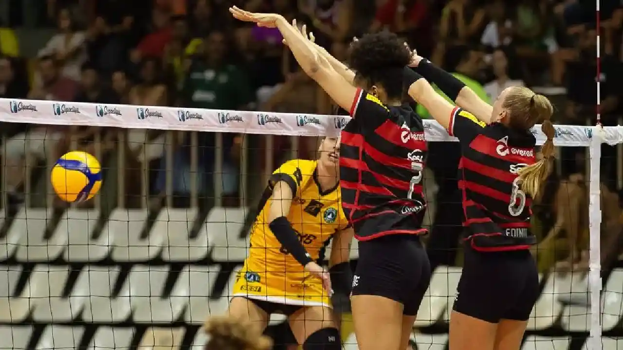 Sesc Flamengo vence Brasília Vôlei por 3 sets a 0, com destaque para bloqueio sólido e atuação de Karina e Brie O'Reilly - foto: reprodução