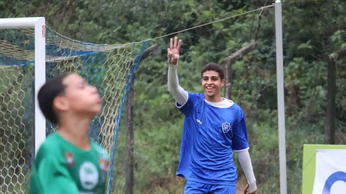 Nos passos do pai! Filho de Adriano Imperador, ídolo do Flamengo, assina com clube Português