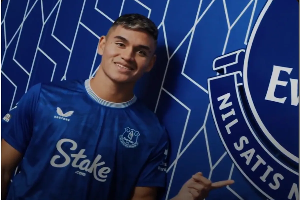 Alcaraz, do Flamengo, em ação durante partida. Clube carioca celebra cláusula que protege seus interesses em caso de lesão do meia no Everton.( Foto: Everton)