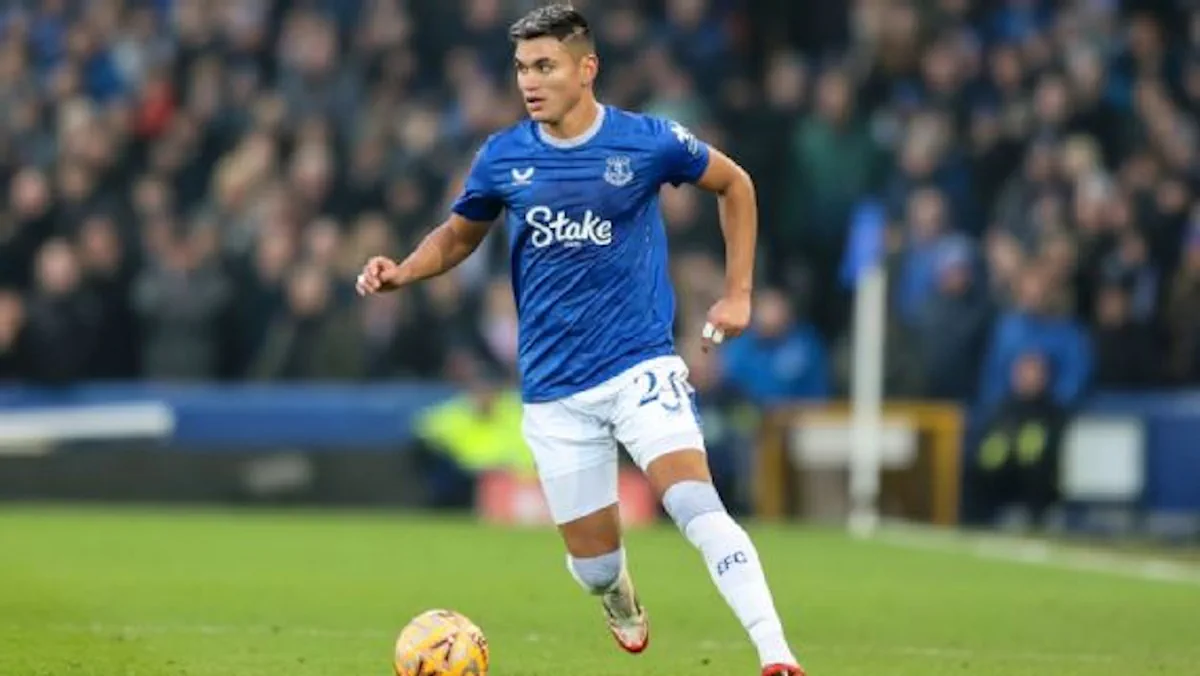  Carlos Alcaraz celebra gol decisivo pelo Everton na Premier League, conquistando torcida e mídia esportiva - foto: reprodução