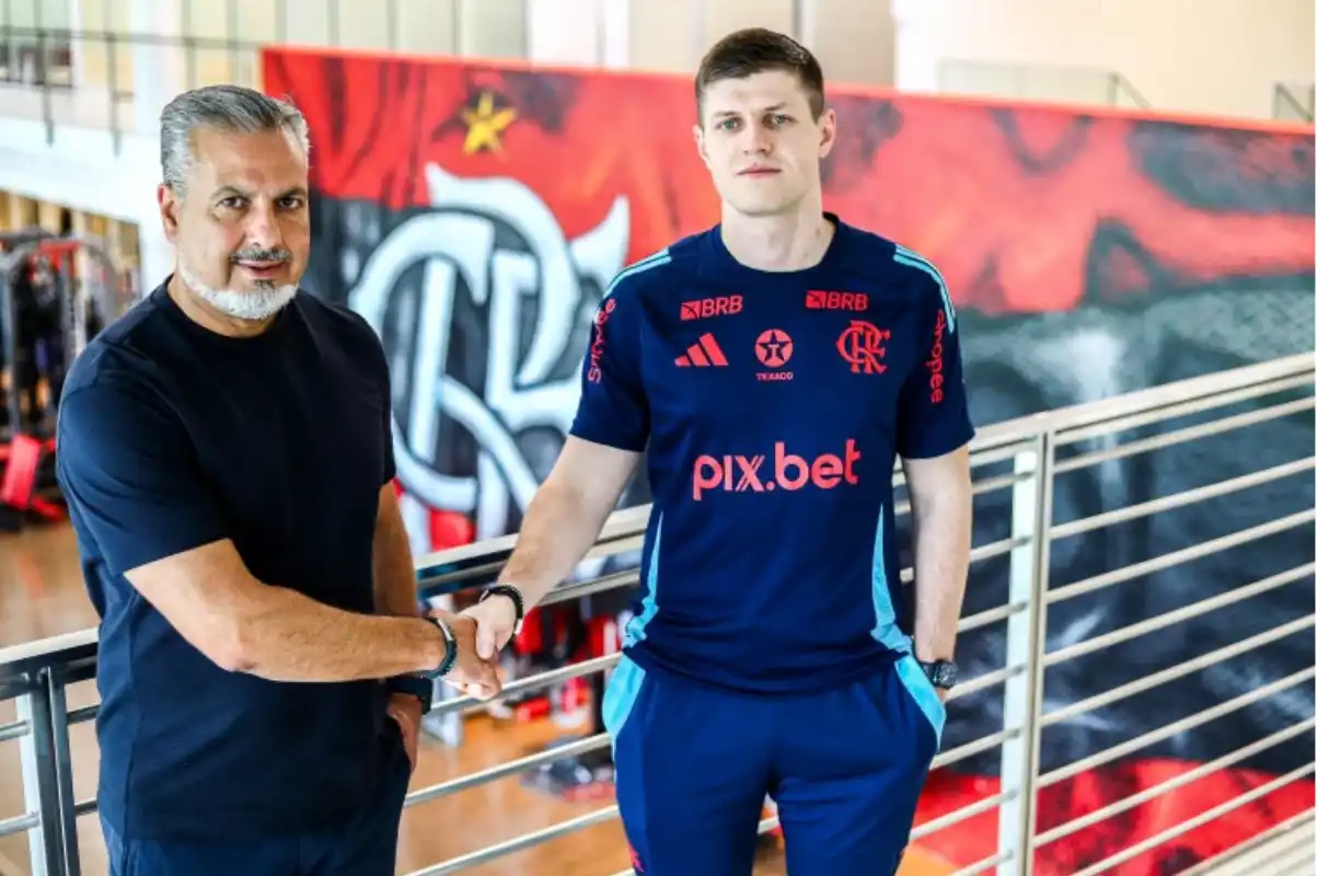 Andrii Fedchenkov, novo gerente de scouting do Flamengo, durante apresentação no clube. ( foto: Flamengo )