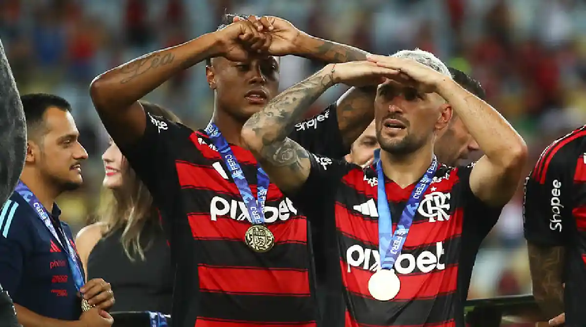 Arrascaeta marca primeiro gol com a camisa 10 no Maracanã e celebra momento especial na goleada - foto: Flamengo