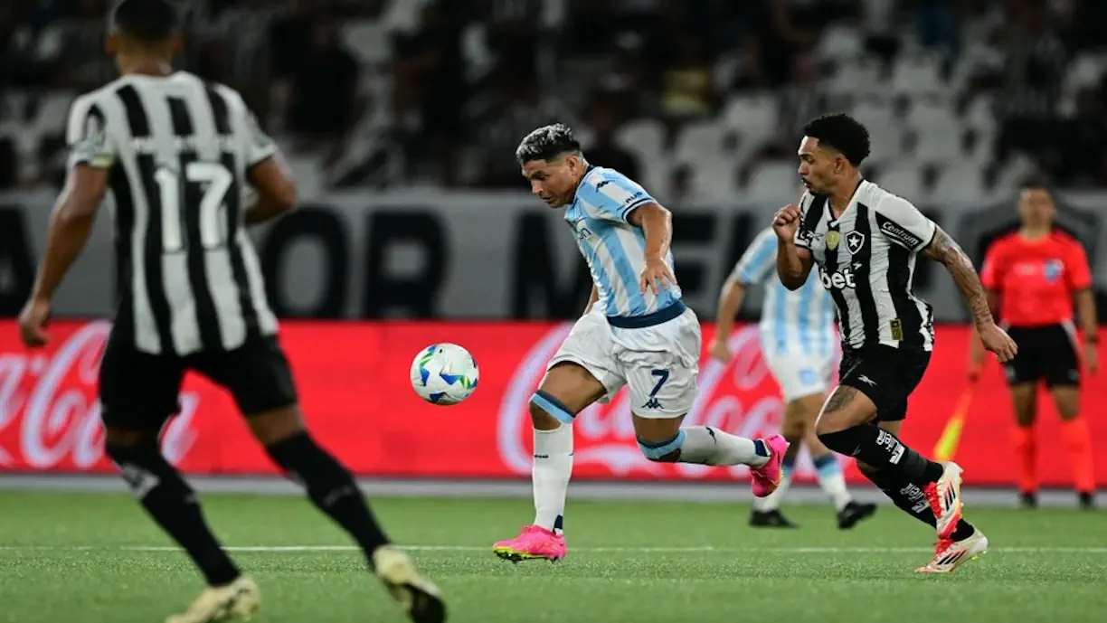 Botafogo é vice da Recopa Sul-Americana após ver o Racing abrir 2 a 0 no placar no 'tapetinho' do Engenhão (Reprodução/Recopa)