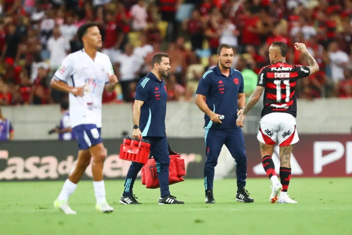 Everton Cebolinha convive com lesões desde a chegada ao Flamengo