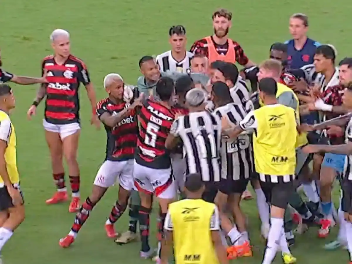 Agora! Jogador do Flamengo é suspenso por 30 dias após confusão no clássico contra o Botafogo