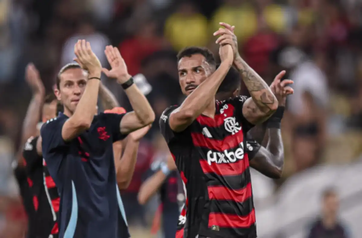 Danilo em ação pelo Flamengo contra o Botafogo, se destacando com assistência e segurança defensiva. ( Foto/Flamengo )