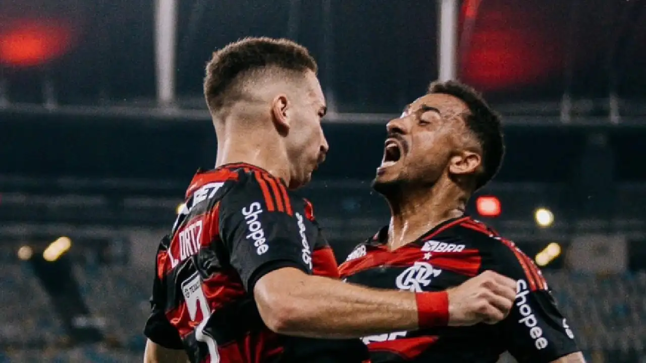 Danilo brilha na defesa e Filipe Luís elogia atuação do zagueiro na vitória do Flamengo - foto: Instagram Léo Ortiz / reprodução